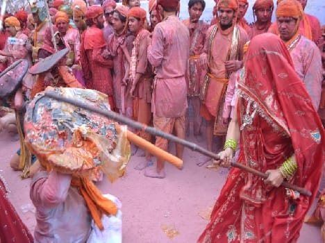lathamar holi celebration in barsana